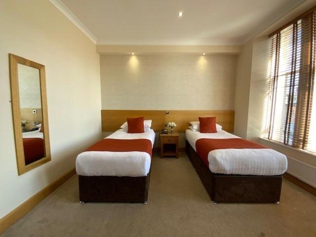 קירקאלדי Victoria Hotel מראה חיצוני תמונה